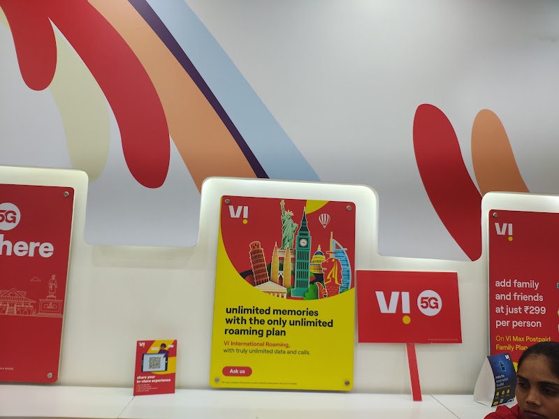 Vi - Vodafone Idea Store - Vi - Vodafone Idea Store, Plot No 20, Central Ave, Near Telephone Exchange, Bagadganj, Nagpur, Maharashtra 440008, India