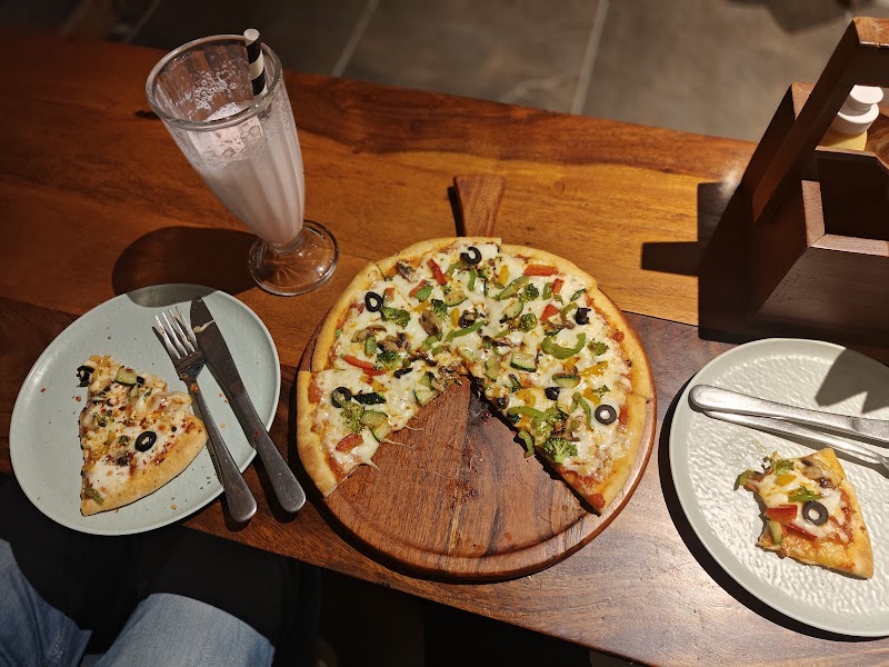 Jibhi forest bean coffeehouse & bistro - Jibhi forest bean coffeehouse & bistro Village Sar, P.O. Jibhi, Tehl, H8WX+Q8R, Banjar, Jibhi, Himachal Pradesh 175123, India