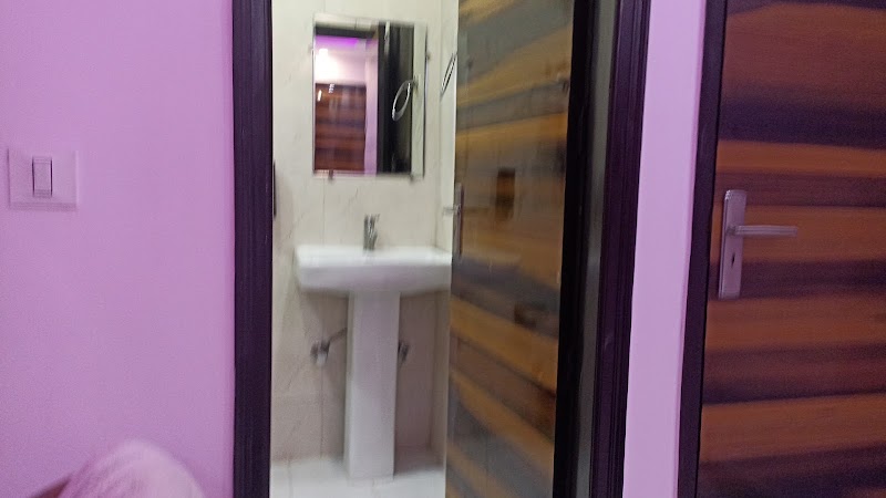 Hotel O by OYO Rishabh Inn - Hotel O by OYO Rishabh Inn 6 NITI KHAND 1,MAIN ROAD, MAIN, Kala Pathar Rd, above LIBERTY SHOES SHOWROOM, near MANGAL BAZAR CHOWK, Niti Khand I, Indirapuram, Ghaziabad, Uttar Pradesh 201014, India