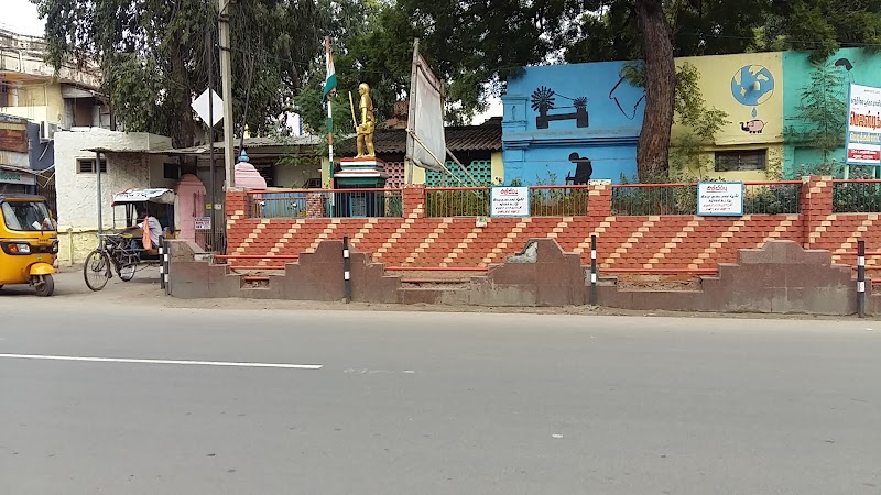 Mahatma Gandhi Statue i.e. Gandhi Pottal - Mahatma Gandhi Statue i.e. Gandhi Pottal, W48J+X74, Kochi - Madurai - Dhanushkodi Rd, Old Kuyavar Palayam Salai, Madurai, Tamil Nadu 625009, India