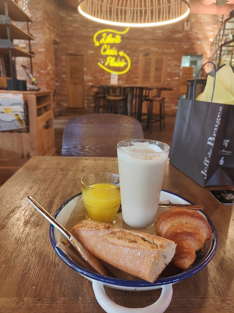 The Place to... Gare de l'Est - Restaurant Pub Paris 10 - The Place to... Gare de l'Est - Restaurant Pub Paris 10 131 Rue du Faubourg Saint-Martin, 75010 Paris, France