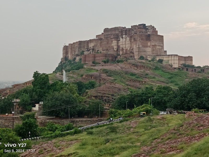 Moti Mahal Palace - Moti Mahal Palace 72X9+9Q8, Fort Entrance Rd, Sodagaran Mohalla, Jodhpur, Rajasthan 342001, India