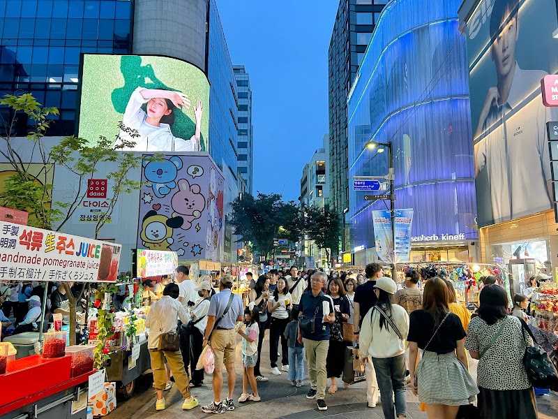 Myeongdong Shopping Street - Myeongdong Shopping Street Myeong-dong 2(i)-ga, Jung District, Seoul, South Korea