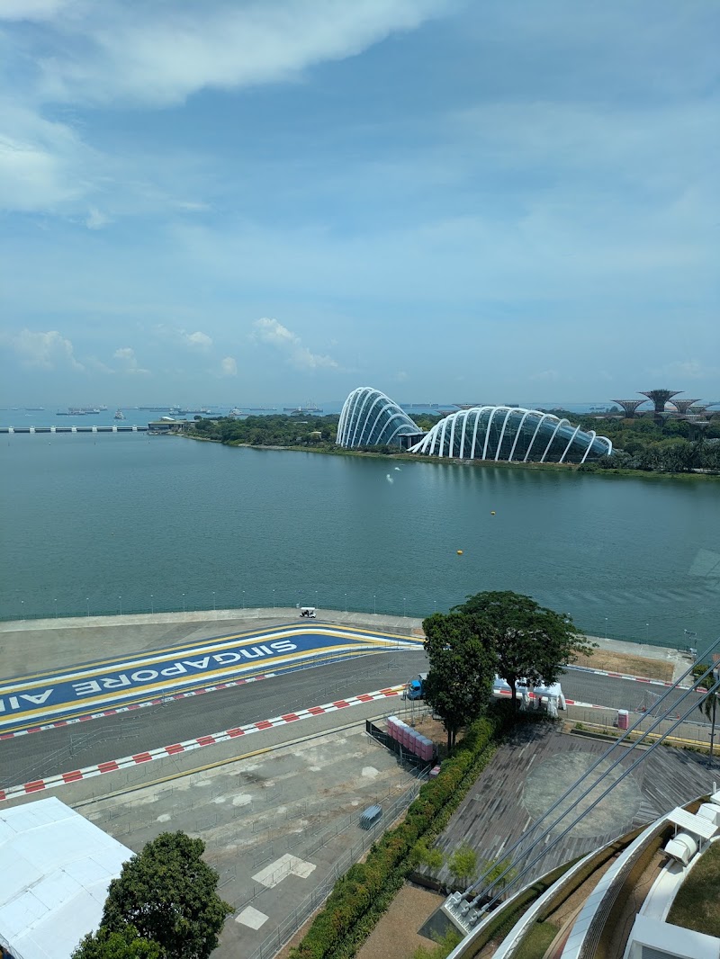 165 Sky Dining by Singapore Flyer - 165 Sky Dining by Singapore Flyer 30 Raffles Ave., Level 3, Singapore 039803