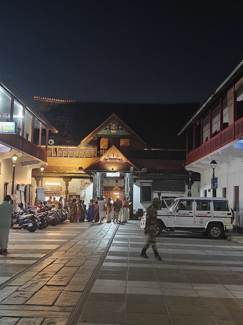 Sree Padmanabhaswamy Temple - Sree Padmanabhaswamy Temple West Nada, Fort, East Fort, Pazhavangadi, Thiruvananthapuram, Kerala 695023, India