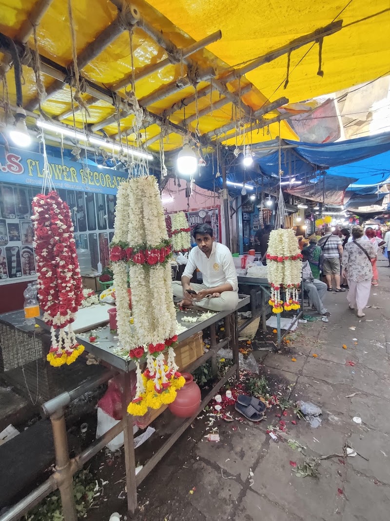 Guru Sweet Mart - Guru Sweet Mart, Shop No: 1, Devaraja Market Building, Near K.R. Circle, Sayyaji Rao Rd, Devaraja Mohalla, Shivarampet, Mysuru, Karnataka 570001, India