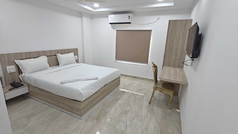 Super Townhouse by OYO - Super Townhouse by OYO, House Number 8, 5-255/66, near Nagarjuna Sagar Ring Road, Defence Colony, Rajiv Shetti Nagar, Kharmanghat, Hyderabad, Telangana 500097, India
