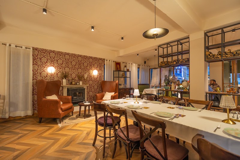 Montagne - Contemporary Mountain Cafe