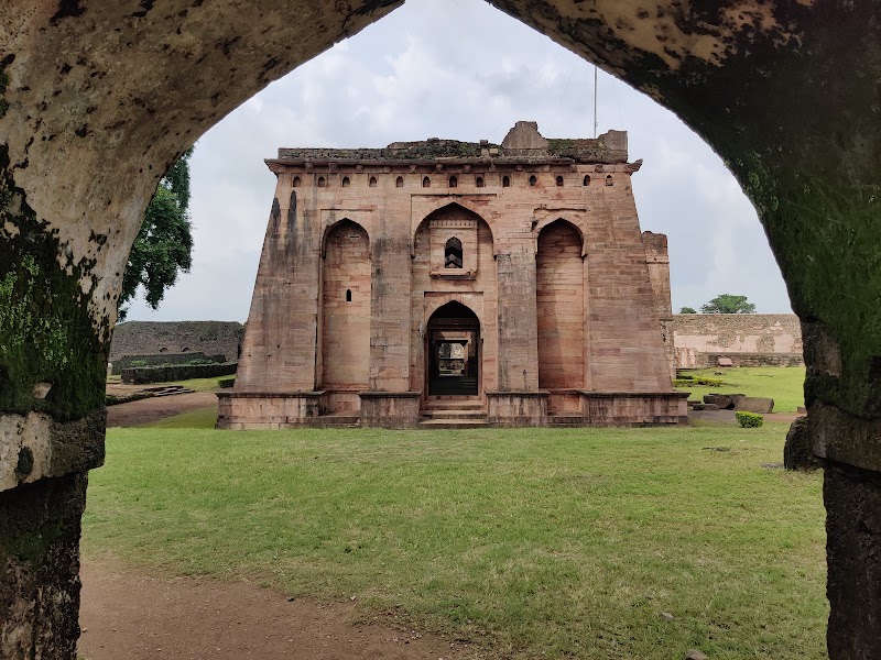 Hindola Mahal - Hindola Mahal, 994V+P5F, Sulibardi, Madhya Pradesh 454010, India
