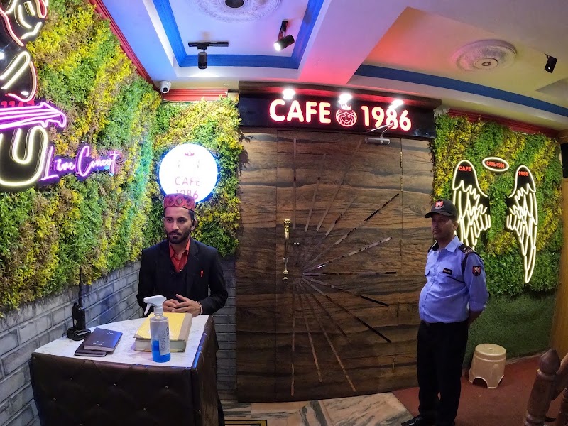 Cafe 1986 - Cafe 1986 cafe 1986 sarswati complex, Mall Rd, Model Town, Siyal, Manali, Himachal Pradesh 175131, India