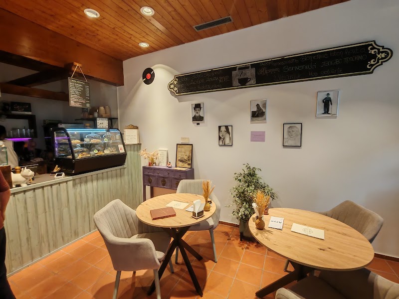 IM ALTEN KOFFER - IM ALTEN KOFFER Deuringstraße 9, 6900 Bregenz, Austria