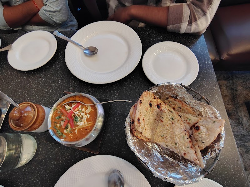 Makkhan's Veg Restaurant - Makkhan's Veg Restaurant 8-9, Tulsiani Grace 25-Edmonston Road, Civil Lines, Prayagraj, Uttar Pradesh 211001, India