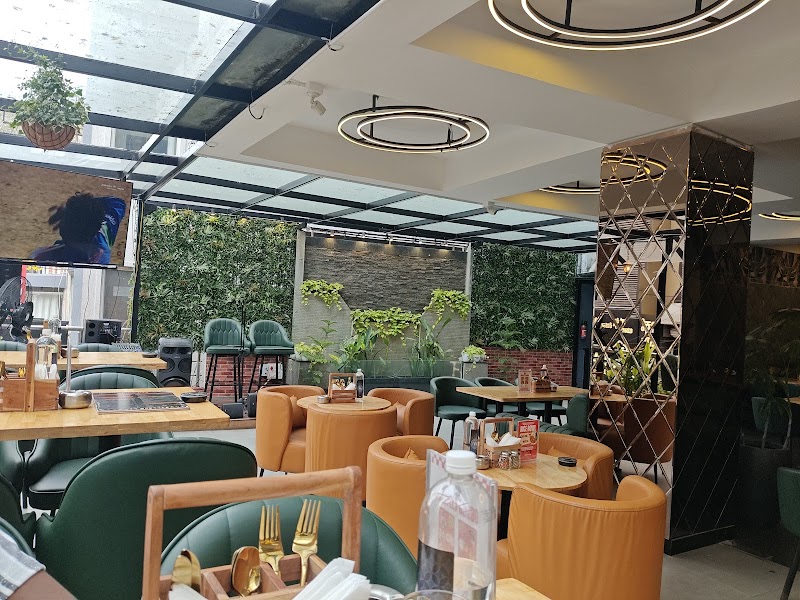 VINTAGE ADDA RESTOBAR - VINTAGE ADDA RESTOBAR 1st floor, Geetha mall building, 6/2, Brigade Road, Rest House Rd, Shanthala Nagar, Ashok Nagar, Bengaluru, Karnataka 560001, India