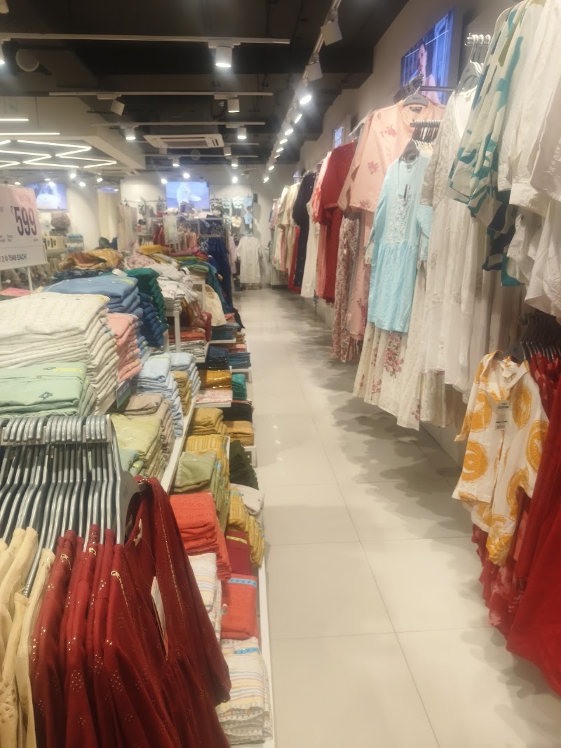 Max - Max No K3, opposite Sarvodaya Bal Vidyalaya, Block K, Lajpat Nagar II, Lajpat Nagar, New Delhi, Delhi 110024, India