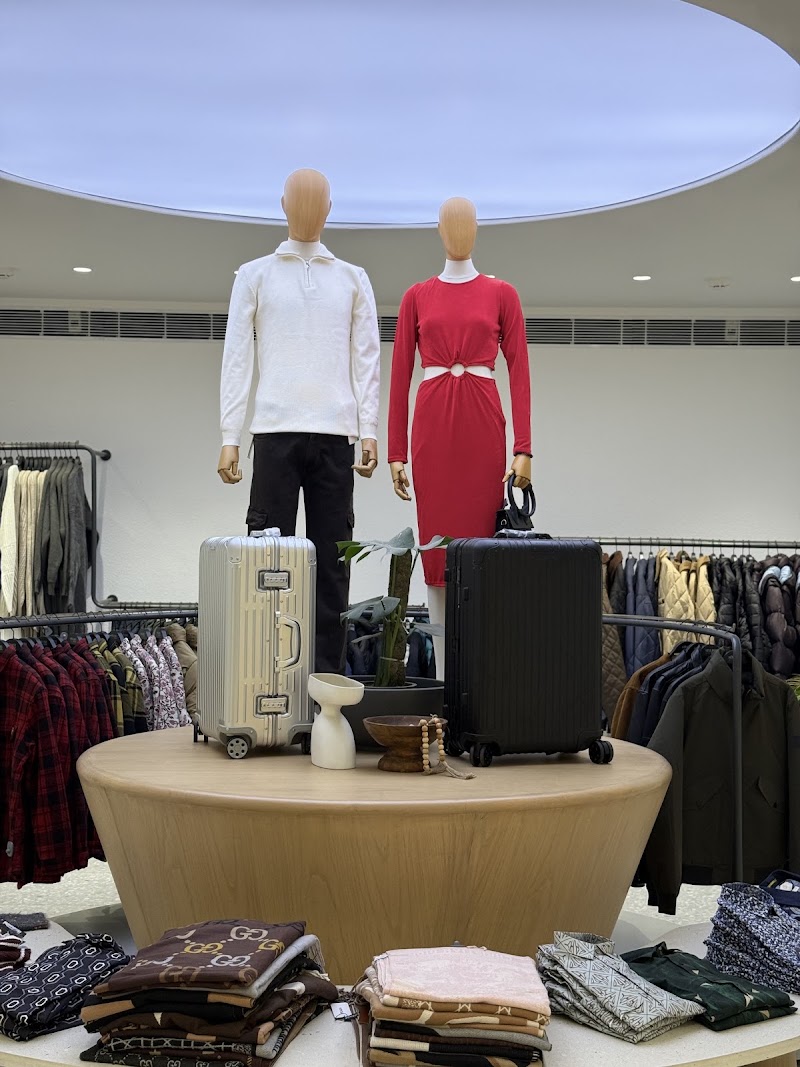 Stylish Icon - Stylish Icon 1st floor, above KYMA &, next to Volkswagen showroom, Sector 62, Gurugram, Haryana 122098, India