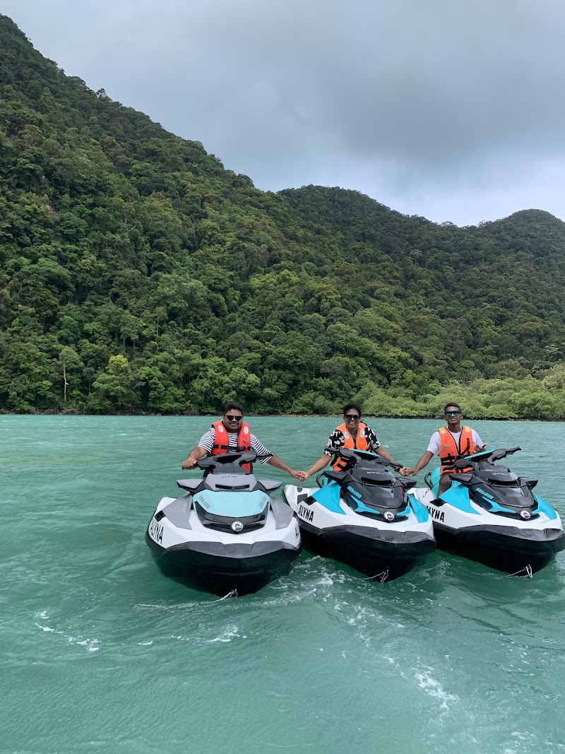 Alyna Watersports Jetski Tour - Alyna Watersports Jetski Tour, Jalan Pantai Chenang, Kampung Lubok Buaya, 07000 Pantai Cenang, Kedah, Malaysia