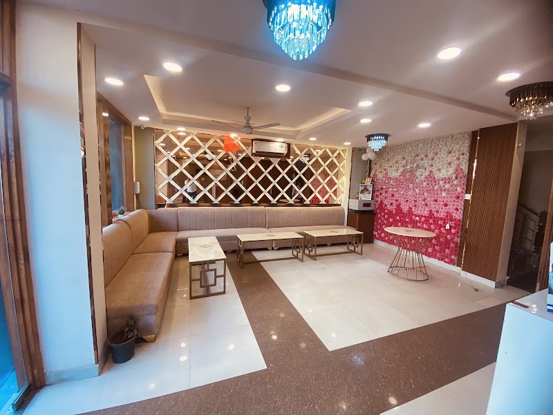 Hotel O by OYO THE VIRAAT - Hotel O by OYO THE VIRAAT HOMES-121, Sector 121, Noida, Uttar Pradesh 201316, India