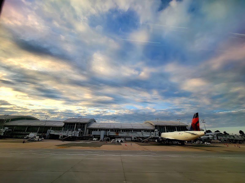 Raleigh-Durham International Airport - Raleigh-Durham International Airport, 2400 John Brantley Blvd, Morrisville, NC 27560, USA