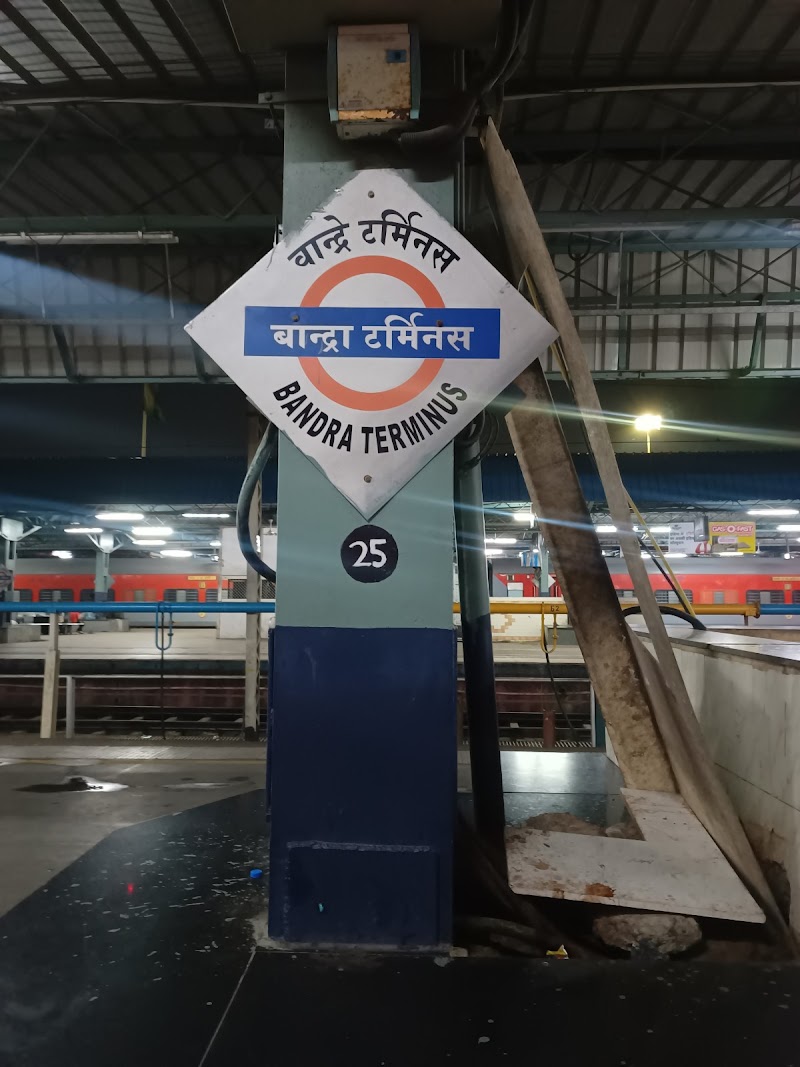BANDRA TERMINUS - BANDRA TERMINUS, 3R6R+QF4, Bandra Terminus, Naupada, Bandra West, Mumbai, Maharashtra 400051, India