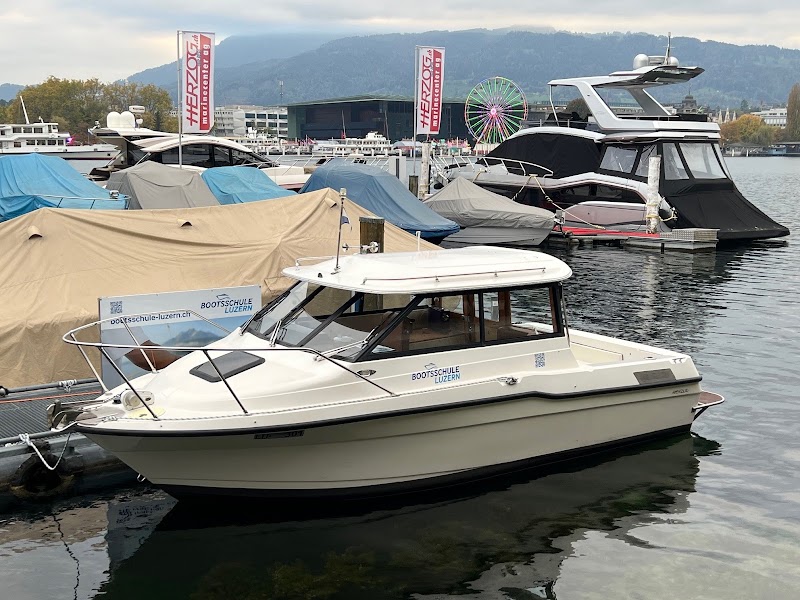 BSL Bootsschule GmbH : Motorbootfahrschule Luzern - BSL Bootsschule GmbH : Motorbootfahrschule Luzern Postfach, 6002 Luzern, Switzerland