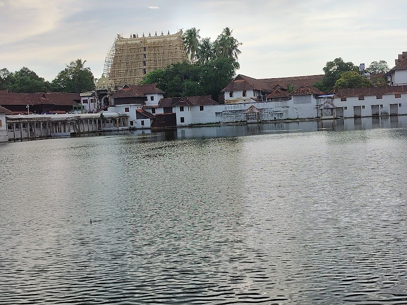 Sree Padmanabhaswamy Temple - Sree Padmanabhaswamy Temple FWMW+4HH, Padmanabhaswamy Temple Rd, Fort, East Fort, Pazhavangadi, Thiruvananthapuram, Kerala 695023, India