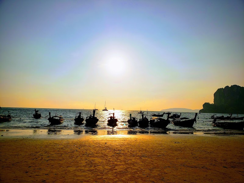 Railay West Beach - Railay West Beach 2R7P+7RP, Ao Nang, Mueang Krabi District, Krabi 81000, Thailand