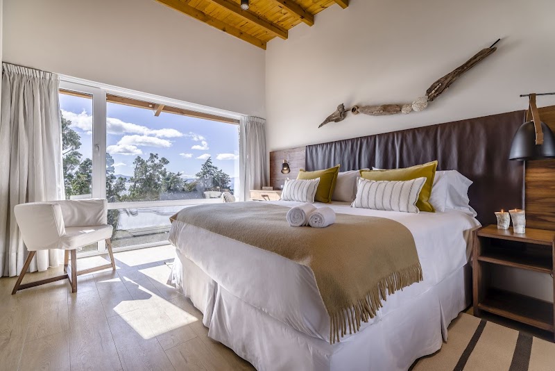 Águila Mora Suites & Spa - Águila Mora Suites & Spa Av. Ezequiel Bustillo 4790, R8400 San Carlos de Bariloche, Río Negro, Argentina