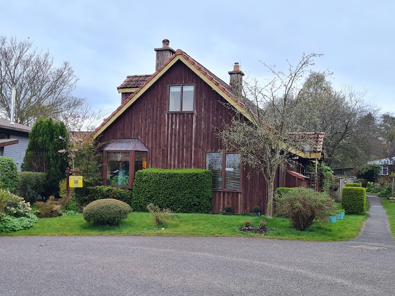 Sunflower Bed & Breakfast - Sunflower Bed & Breakfast, 404, Field of Dreams, The Park, Findhorn, Forres IV36 3TA, UK
