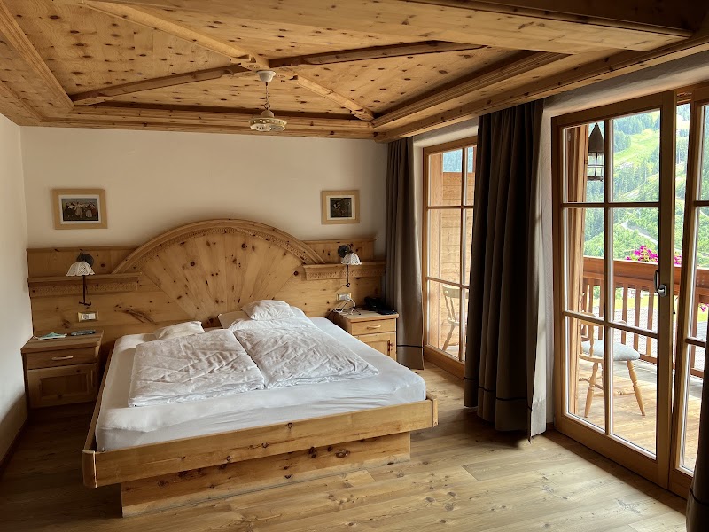 Dorfhotel Beludei - Dorfhotel Beludei Via Paul, 32, 39047 Santa Cristina Valgardena BZ, Italy