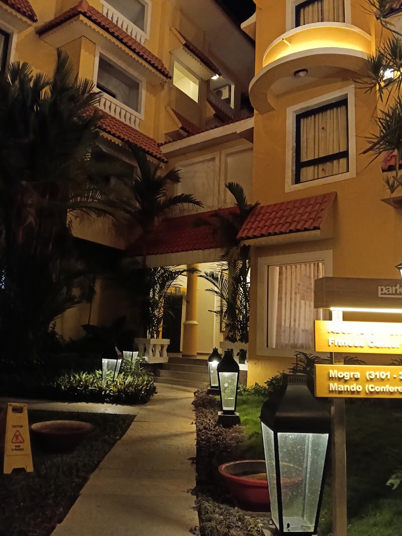 Golden Glow Luxury Spa - Golden Glow Luxury Spa Fort Aguada Rd, next to Radisson Hotel, Bammon Vaddo, Candolim, Goa 403515, India