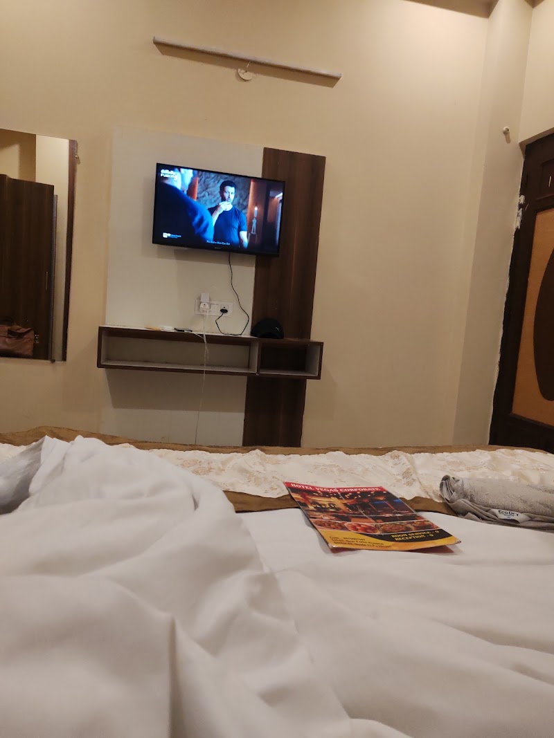 Hotel Vegas Corporate Suites By Aura - Hotel Vegas Corporate Suites By Aura CH-3, Block B, Industrial Area, Sector 62, Noida, Uttar Pradesh 201309, India
