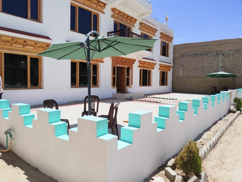 LEH CROWN INN