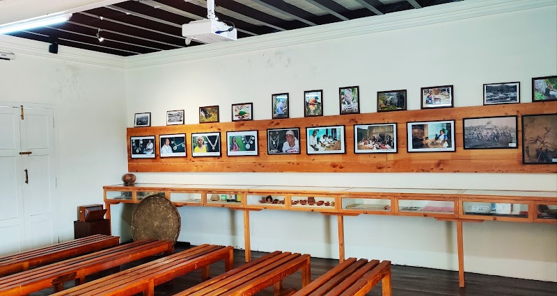 John Sullivan Memorial - John Sullivan Memorial CVR4+7H3, Kotagiri - Kanneri Mukku Road, Kanneri Mukku, District, Nilgiris, Tamil Nadu 643217, India