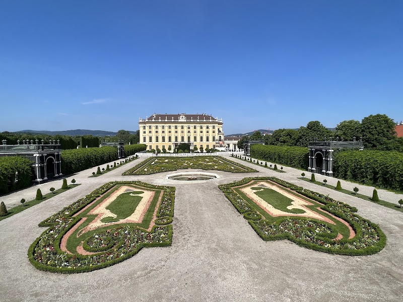 Irrgarten - Irrgarten, Rustenallee, 1130 Wien, Austria