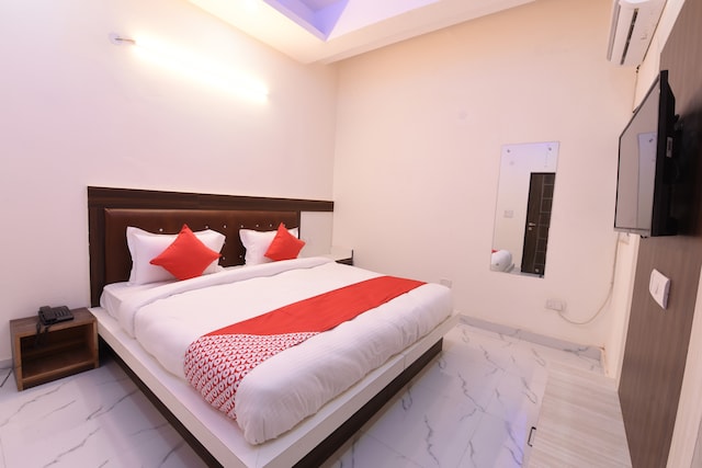 Hotel O by OYO The Signature Hotel Near Iskcon Temple Noida - Hotel O by OYO The Signature Hotel Near Iskcon Temple Noida Plot No 27, Gali Number 2, Mamura, Sector 66, Noida, Uttar Pradesh 201309, India
