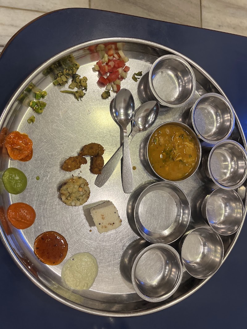 Shree Thaker Bhojanalay (Since 1945) - Shree Thaker Bhojanalay (Since 1945) Building No 31, Purshottam Niwas, Dadiseth Agiyari Ln, Charni Road East, Kalbadevi, Marine Lines, Mumbai, Maharashtra 400002, India