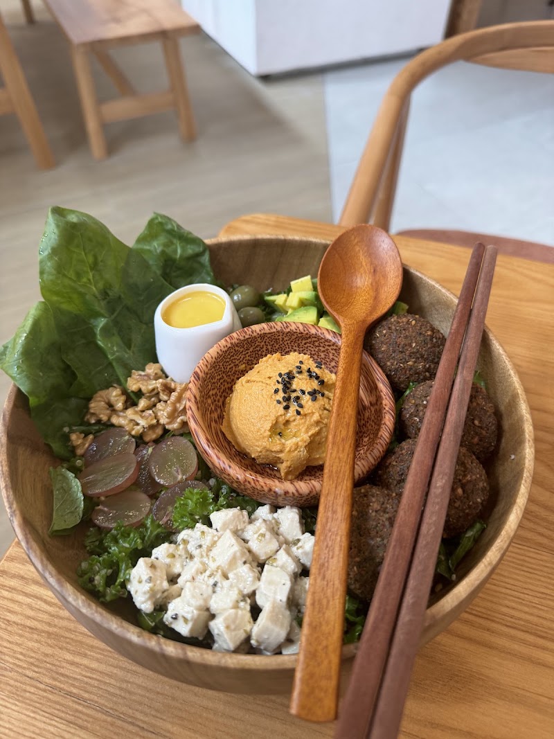 Roots Plant-based Cafe - Ben Thanh - Roots Plant-based Cafe - Ben Thanh 113-115 Lý Tự Trọng, P, Quận 1, Hồ Chí Minh 70000, Vietnam