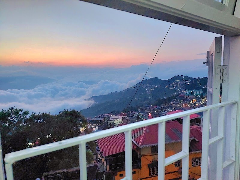 Crown Ville Guest House !! Direct Kunchanjunga Mountain View !! Hotels in Darjeeling !! Hill View !! Near Mall Road - Crown Ville Guest House !! Direct Kunchanjunga Mountain View !! Hotels in Darjeeling !! Hill View !! Near Mall Road 10/1- A, Cooch behar road, near T.v tower, below Junior B.T College, Tungsung Basti, Darjeeling, West Bengal 734101, India