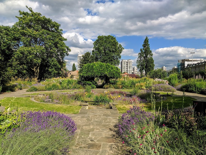 Old English Garden - Old English Garden, 4 St Agnes Pl, London SE11 4BE, UK