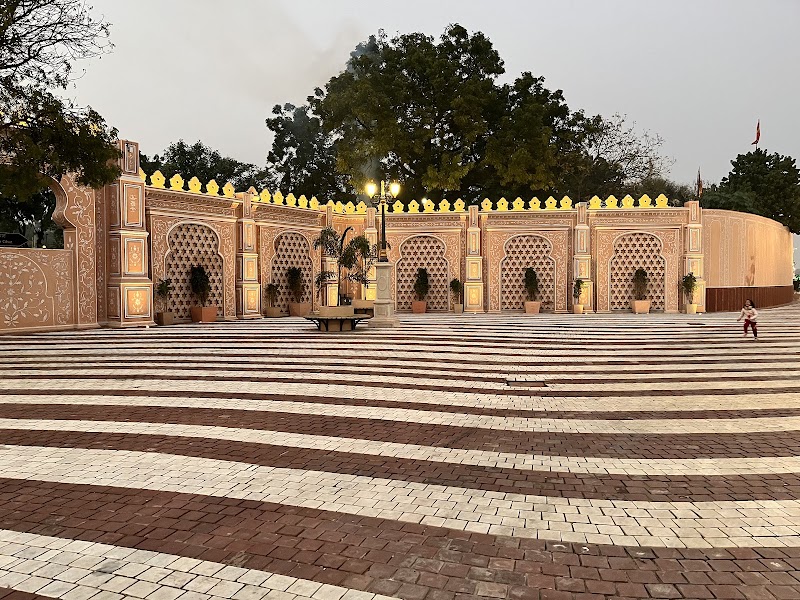 Chambal river front entry plaza mahal gate - Chambal river front entry plaza mahal gate 5RGH+JQ7, RJ SH 33, Sakatpura, Garh Palace, Kota, Rajasthan 324006, India