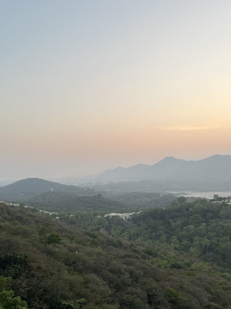 Karni Mata Temple Hike Start Point - Karni Mata Temple Hike Start Point, HM9P+3HM, Unnamed Road, Pichola, Udaipur, Rajasthan 313001, India