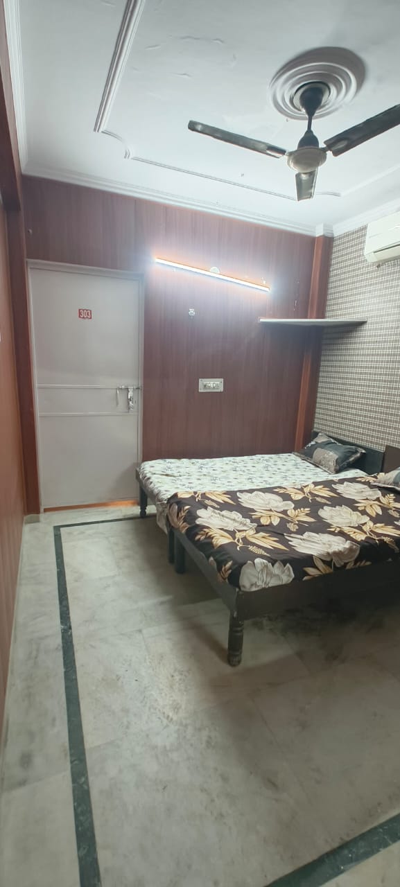 SHRI OM PG - SHRI OM PG PROP.No - 33, KH.No - 33.FLAT.NO-E-2, near Saket Metro, Saiyad ul Ajaib, Saket, New Delhi, Delhi 110030, India