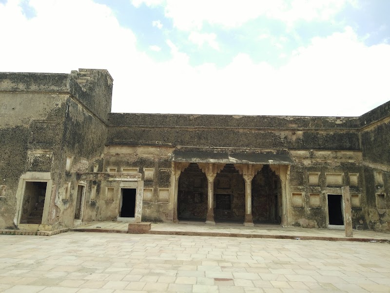 Jahangir Mahal : Gwalior Fort - Jahangir Mahal : Gwalior Fort Near Maan Singh Palace Fort Campus Gwalior Fort, 65M9+2X6, Gwalior Fort, Gwalior, Madhya Pradesh 474008, India