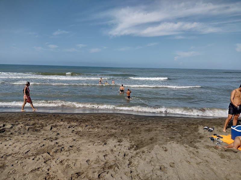 Spiaggia libera - Spiaggia libera, Lungomare di Ponente, 51, 00054 Fregene RM, Italy