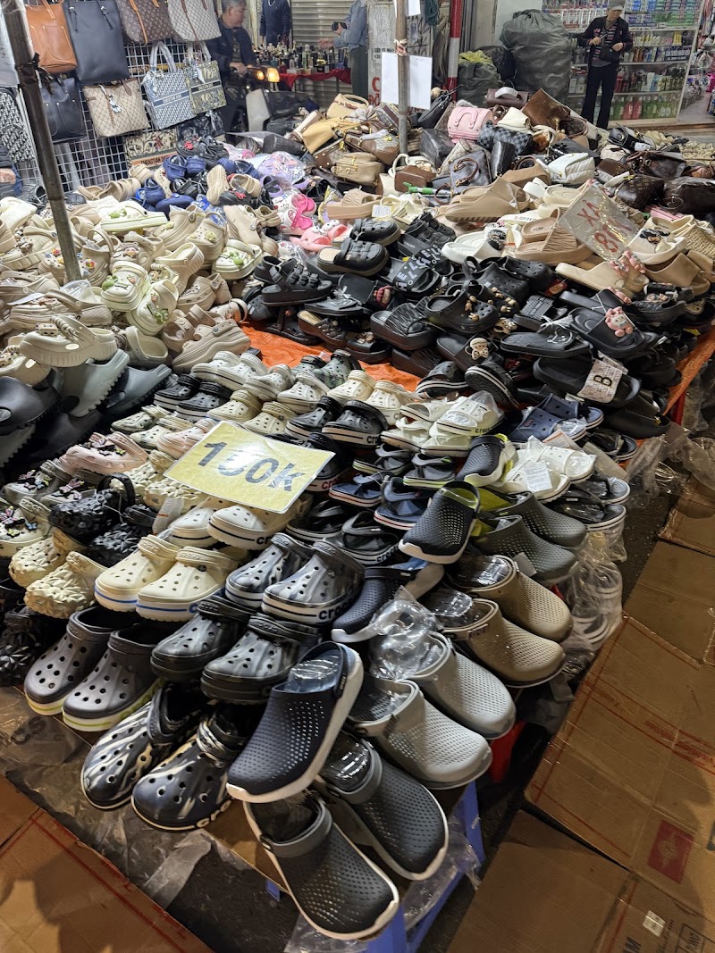 Night market start ( Friday to Sunday) - Night market start ( Friday to Sunday) 78 P. Hàng Giấy, Phố cổ Hà Nội, Hoàn Kiếm, Hà Nội, Vietnam
