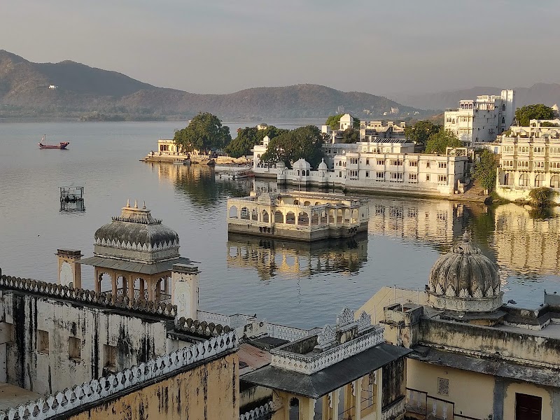 OYO Home 9540 Heritage - OYO Home 9540 Heritage Hamirgarh Ki Haveli, Bhattyani Chotta, Plot No.101, Old City, Silawatwari, Udaipur, Rajasthan 313001, India