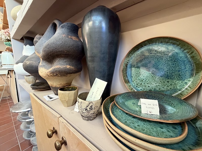 Ceramic Studio & Gallery By Ayse Habibe Kucuk - Ceramic Studio & Gallery By Ayse Habibe Kucuk, 2 Broadway Market Mews, London E8 4TS, UK