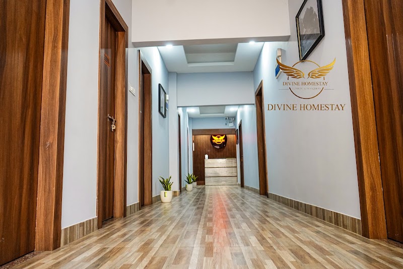 Divine HomeStay - Divine HomeStay 9, Raja Rammohan Roy Rd, opp. bidhan market auto stand, Ward 12, Hakim Para, Siliguri, West Bengal 734001, India