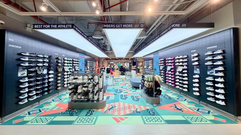adidas Vincom Dong Khoi Ho Chi Minh City - adidas Vincom Dong Khoi Ho Chi Minh City, B2-05, Vincom, Lê Thánh Tôn/Đồng Khởi/72 Lý Tự Trọng, & 45A, Sài Gòn, Hồ Chí Minh 71009, Vietnam