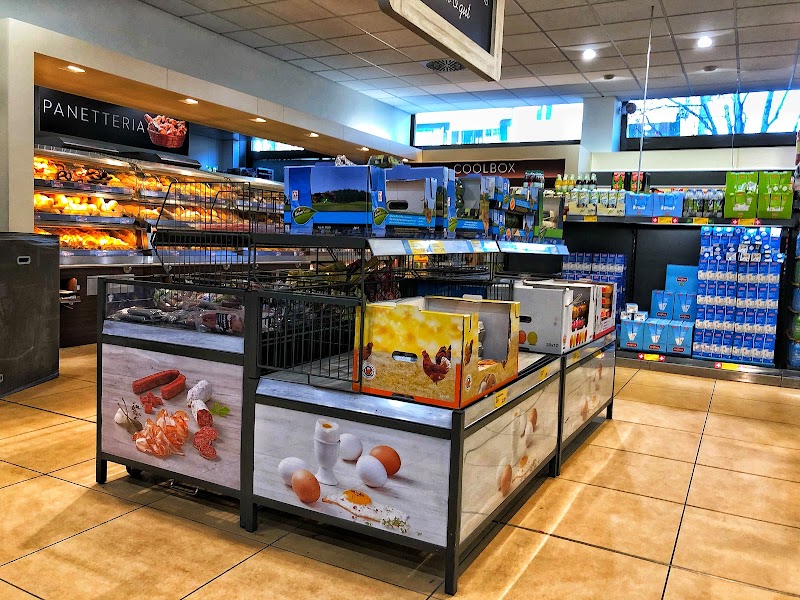 ALDI SUISSE - ALDI SUISSE, Badenerstrasse 565, 8048 Zürich, Switzerland
